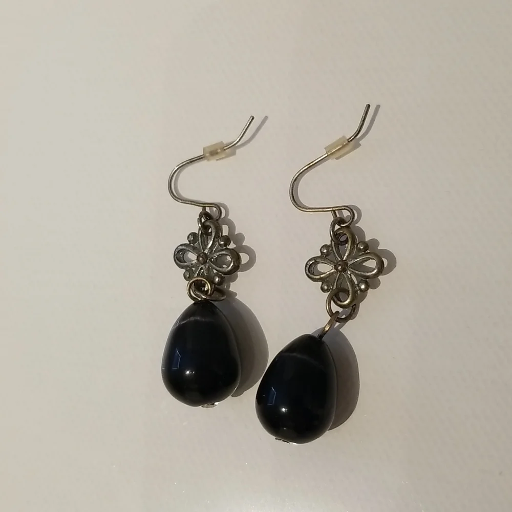 SOLD * Vintage Flower and Bead Earrings - Picture 2 of 4